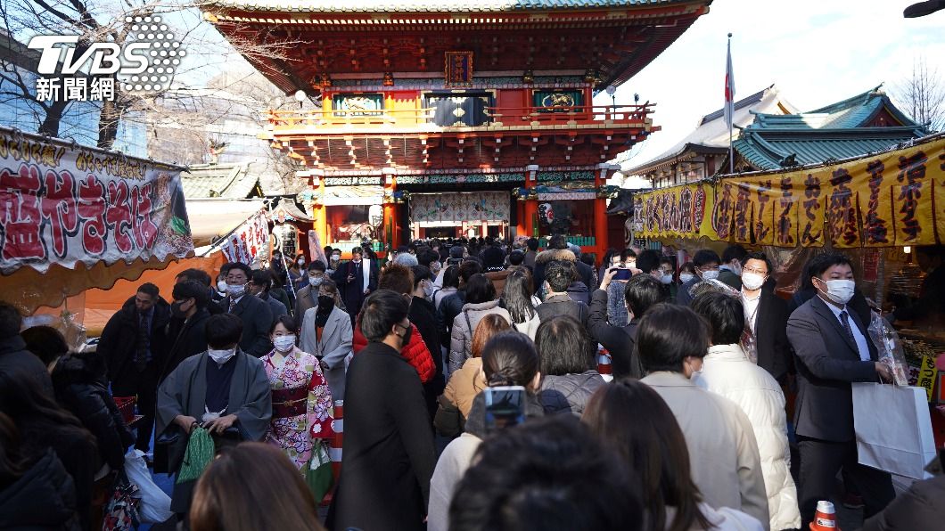 日本新年過後疫情飆升,東京都內確診有7成以上疑似是Omicron。(圖/達志影像美聯社)