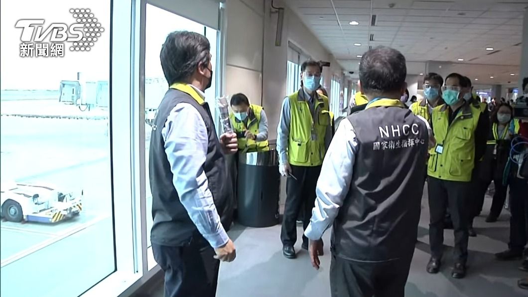 將在採檢區設在候機室裡,各航班不交叉使用。(圖/TVBS)