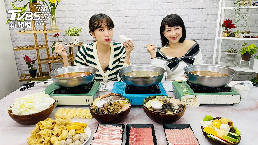 蔡逸帆(圖左)和劉怡里主持網路節目《里帆不煩》。(圖/艾迪昇傳播提供)