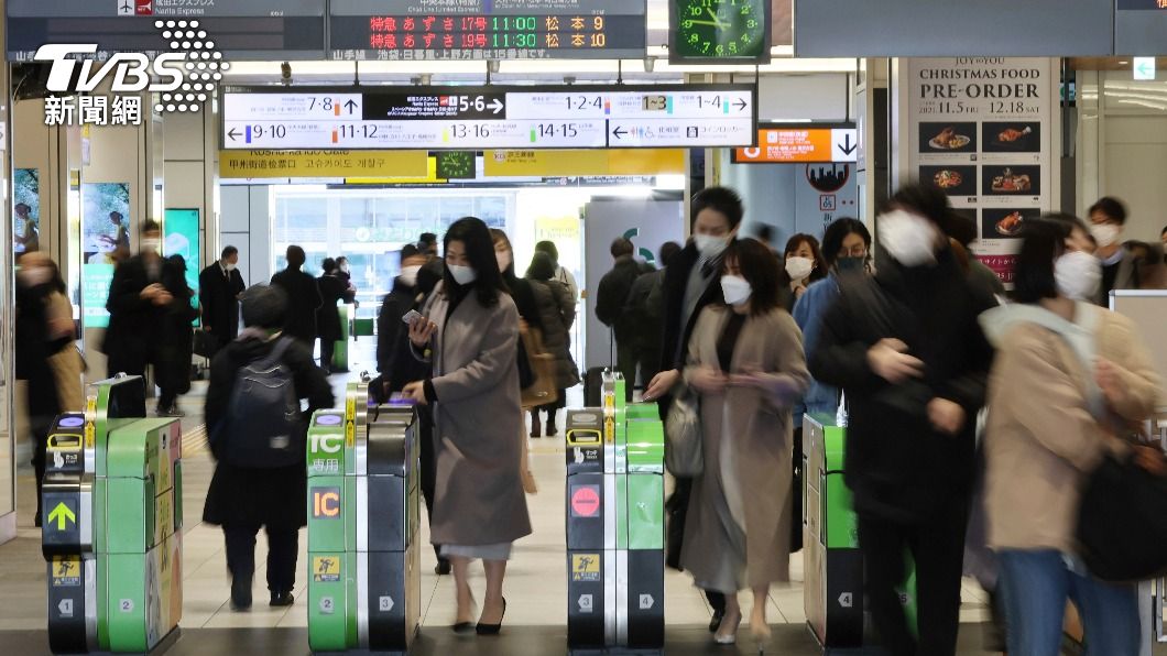 日男大喊得新冠引發車上其他乘客恐慌。（示意圖／達志影像美聯社）