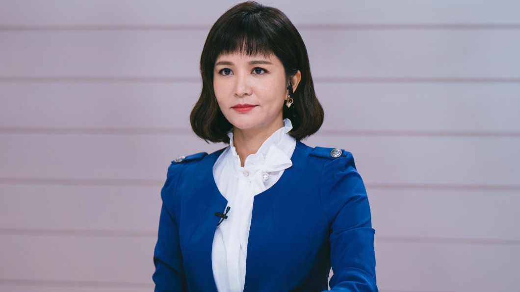 吳怡霈重返主播台。(圖/公視提供)