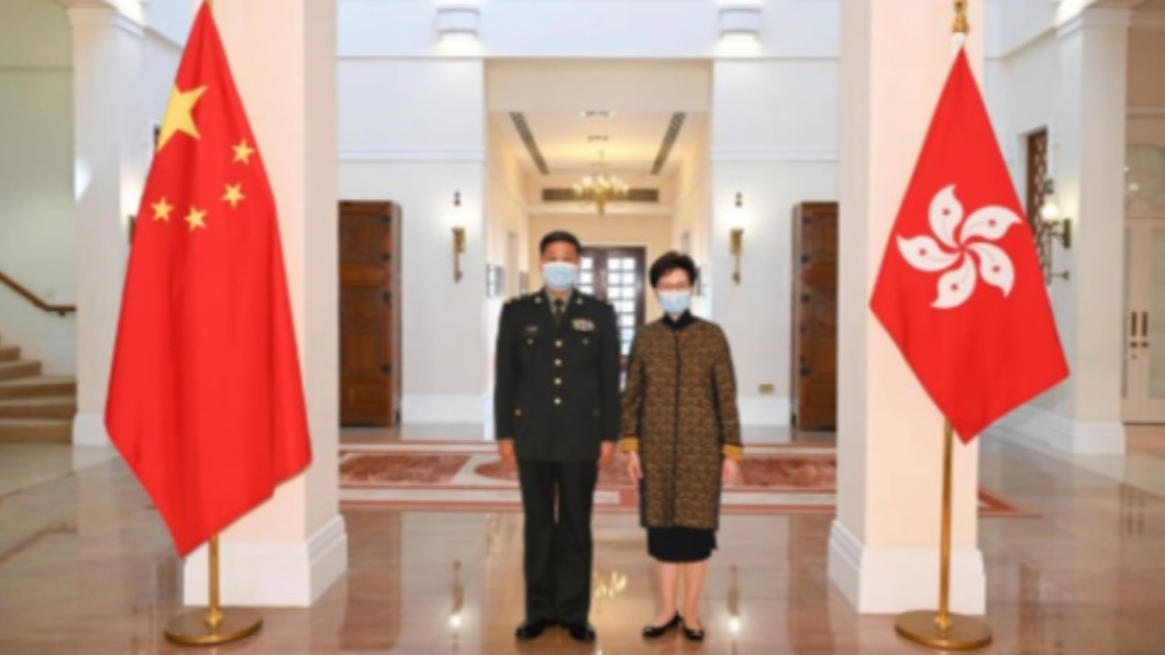晤駐港部隊司令員 港特首林鄭:攜手維護國家主權