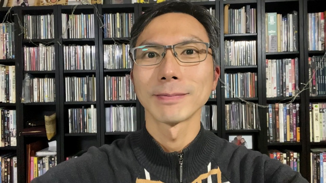《時代革命》導演周冠威親自錄製影片向台灣觀眾問候。(圖/時代革命提供)