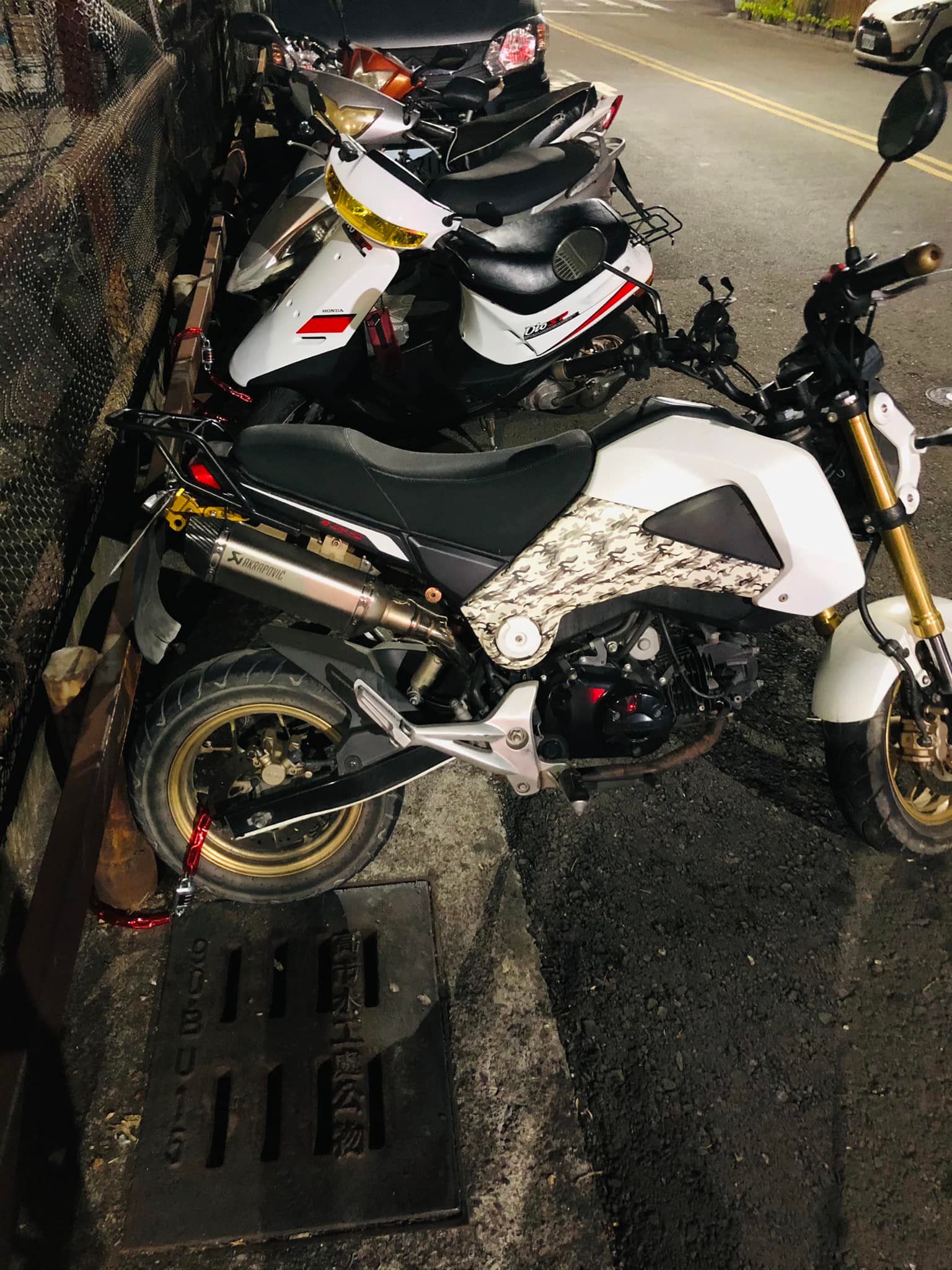 車主出招並寫紙條回嗆。(圖/翻攝自「爆廢公社公開版」)