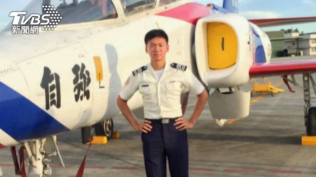 F-16V戰機墜海飛官陳奕殉職　29日舉行告別式