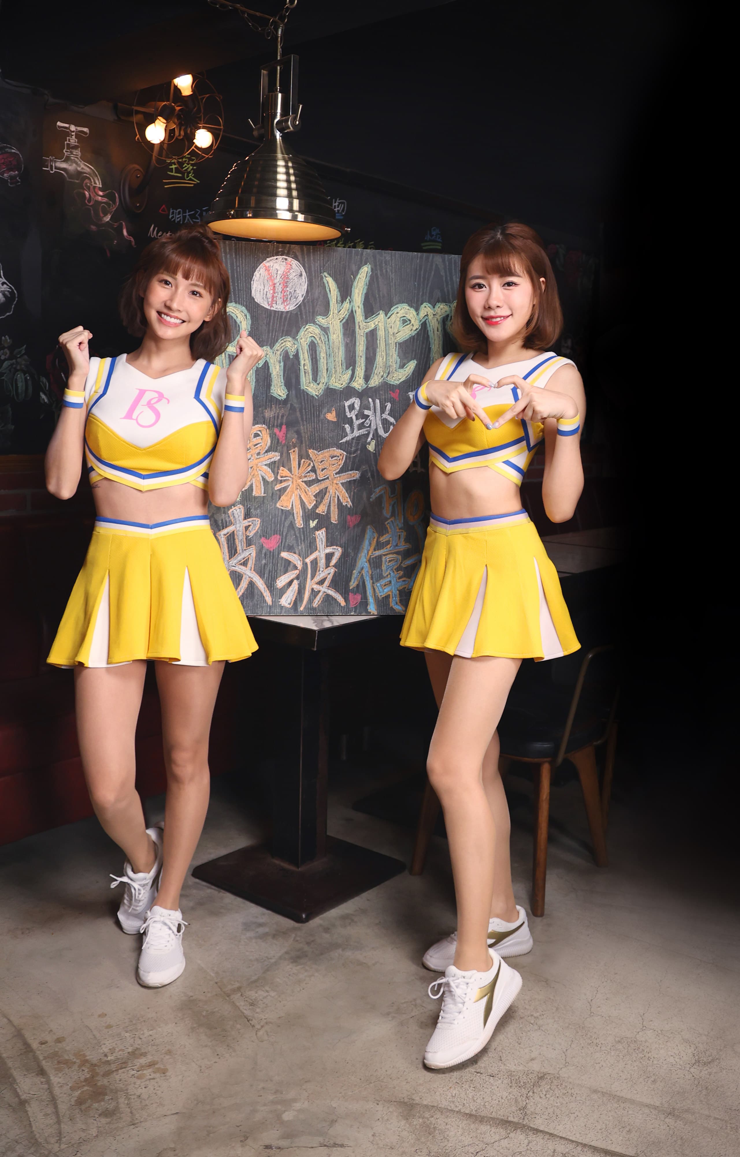 2人大爆啦啦隊內幕。(圖/MOMOTV提供)