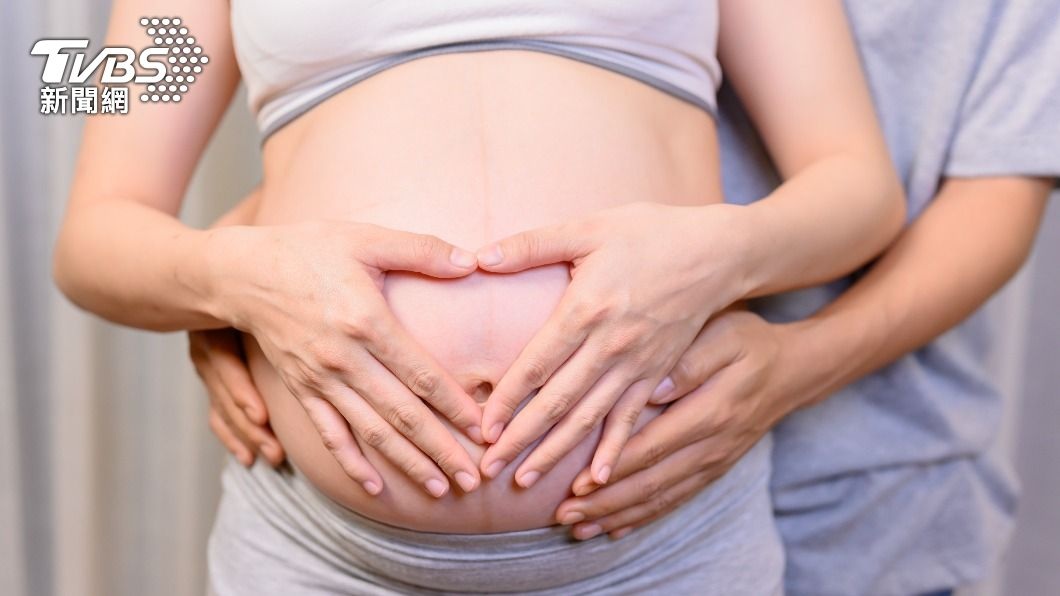 人夫透露去年妻子懷孕生產後他包了6.6萬元紅包給對方。（示意圖／shutterstock達志影像）