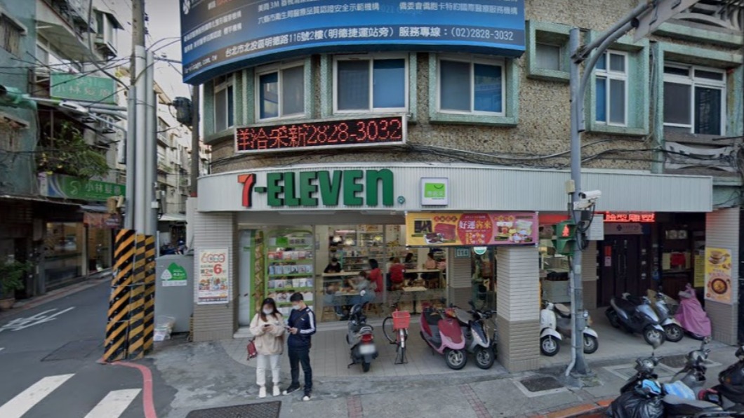 7-11明德門市暫停營業至今日下午4點。（圖／翻攝自Google地圖）