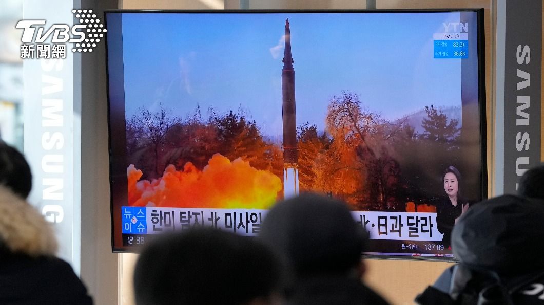 南韓新聞報導北韓試射飛彈畫面。(圖/達志影像美聯社)