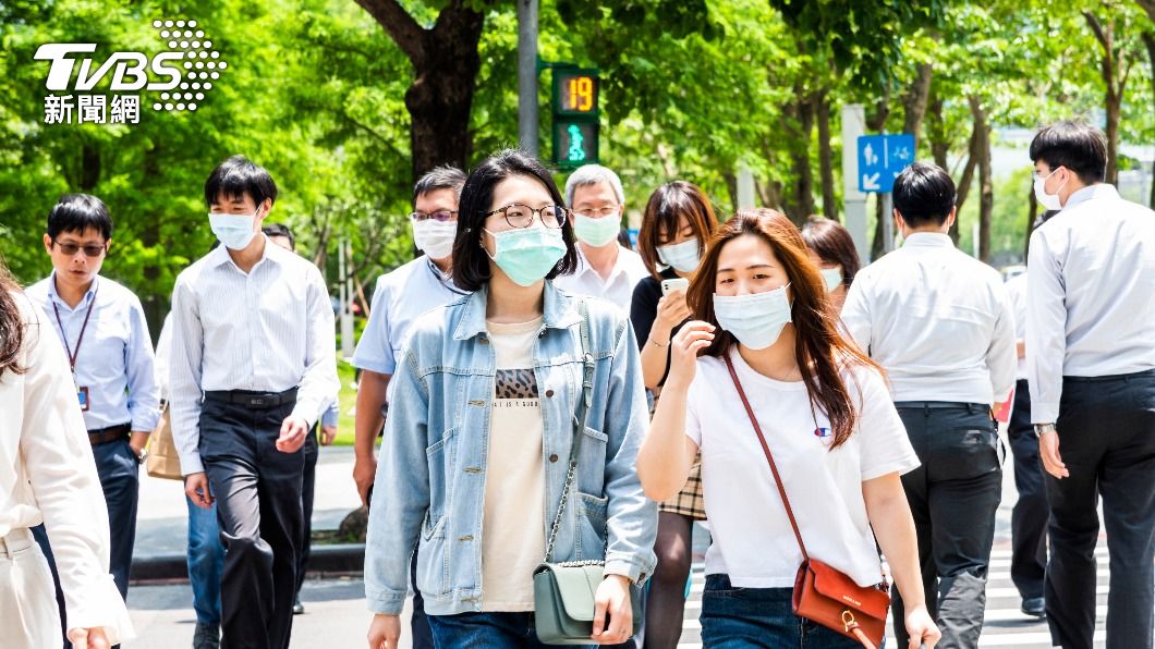 大部分台灣人感冒都會戴口罩。（示意圖／shutterstock達志影像）