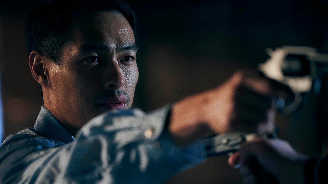 楊祐寧在《華燈初上》緝兇遇到膠著。（圖／Netflix、百聿數碼提供）
