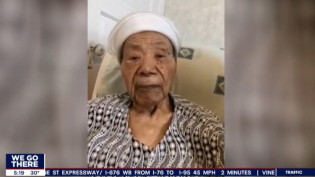 聶德剛度過自己106歲生日。(圖/翻攝自FOX29 NEWS)