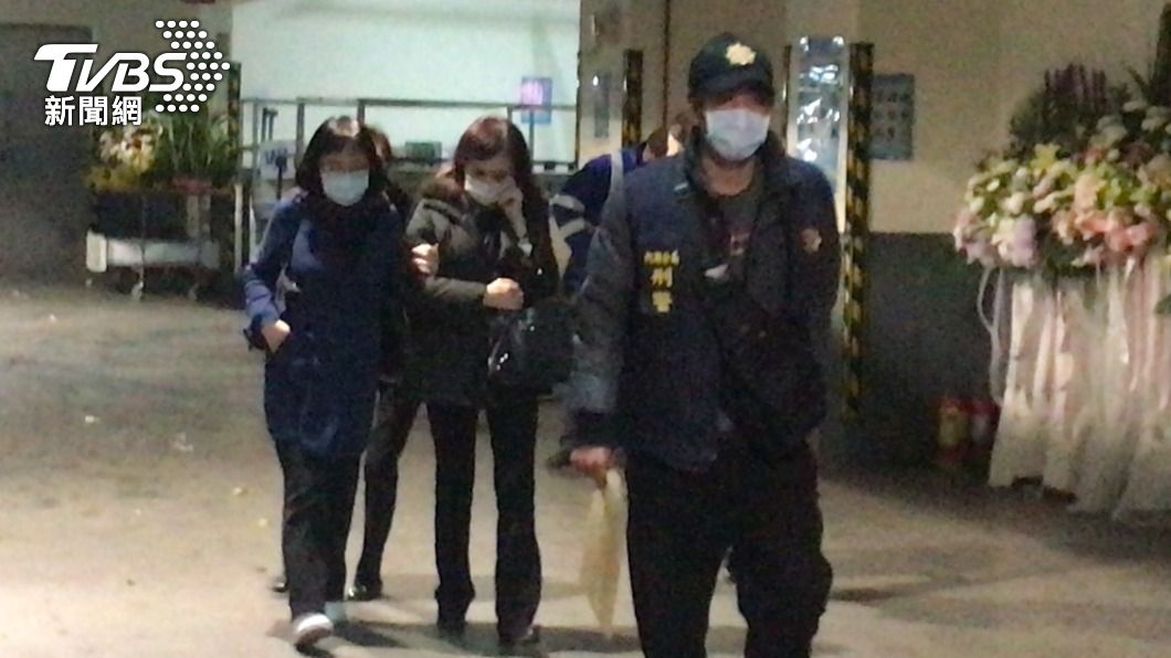 前立委龐建國墜樓亡相驗　主播妻「哭紅雙眼」現身殯儀館
