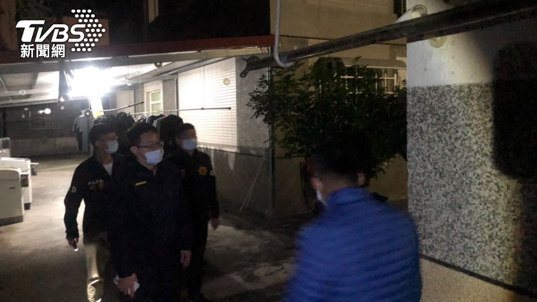 警方到場勘驗,將追緝該男到案。(圖/TVBS)