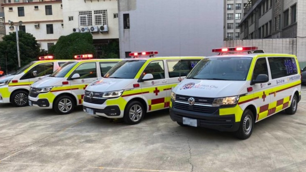 巴騰堡格紋塗裝可以增加救護車識別度以及夜間反光效果。(圖片來源/新竹縣政府消防局)