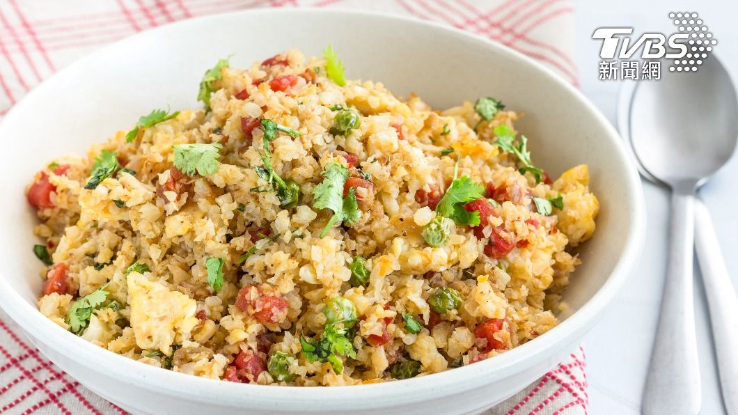 主婦推薦可以將高麗菜乾加入炒飯，口味會很特別。（示意圖／shutterstock達志影像）