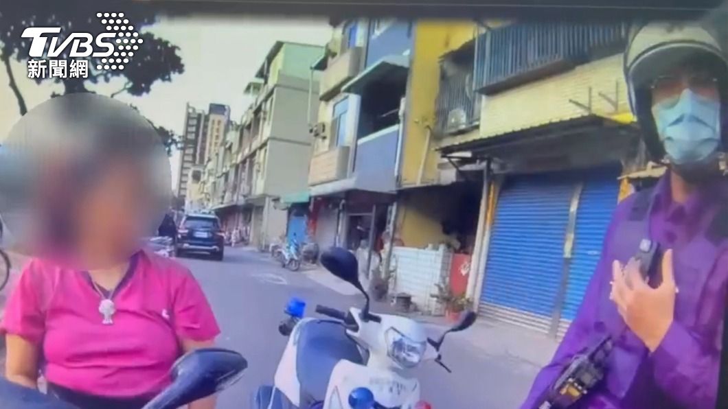 4度酒駕!醉婦騎車逛大街 安全帽、口罩全沒戴