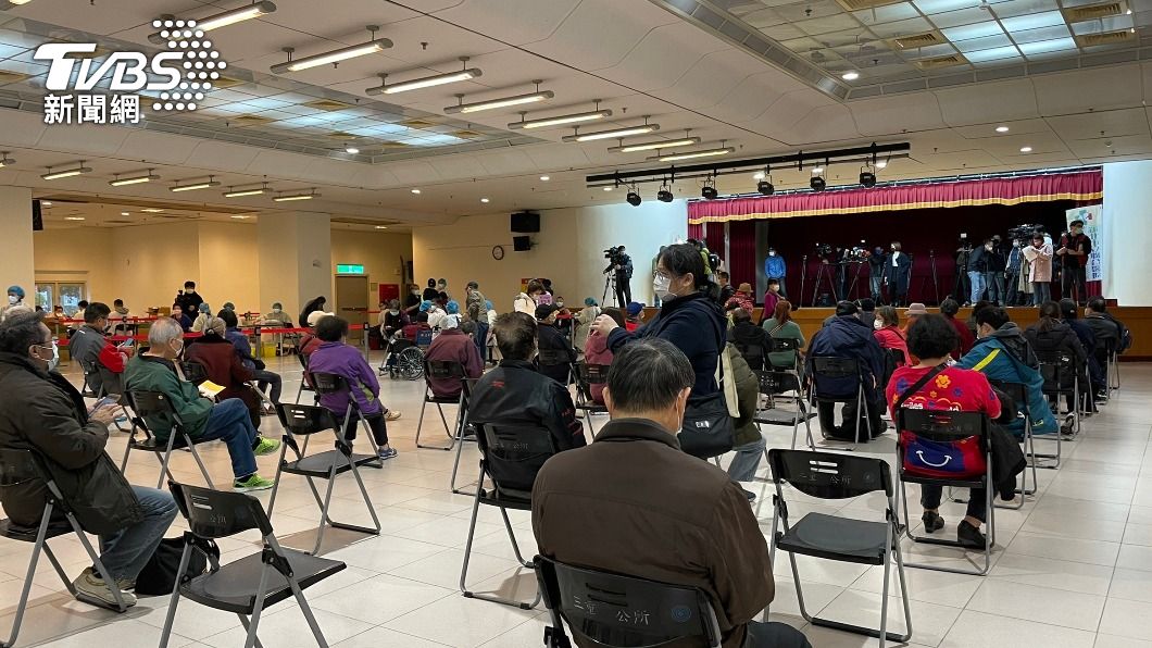 新北開設中大型接種站,每日服務量能達1萬人以上。(圖/新北市衛生局提供)