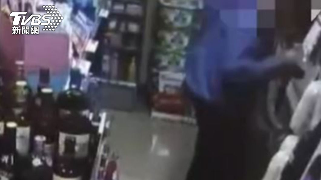 一拳超人是你?不滿ATM領嘸錢 男爆擊銀幕碎裂挨告
