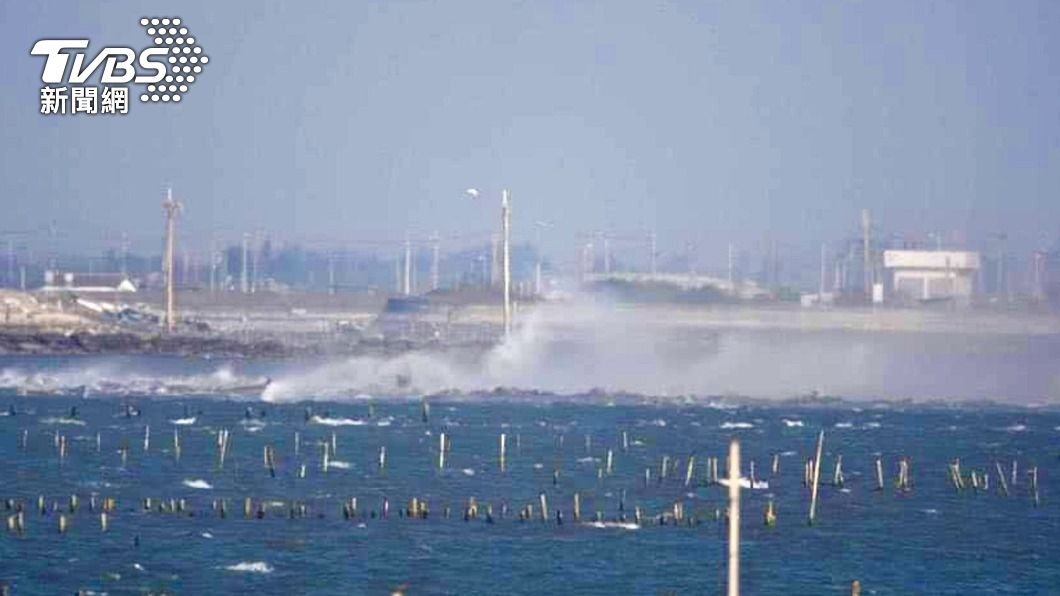 F-16V墜海瞬間畫面曝！目擊者：戰機在空中翻滾多圈