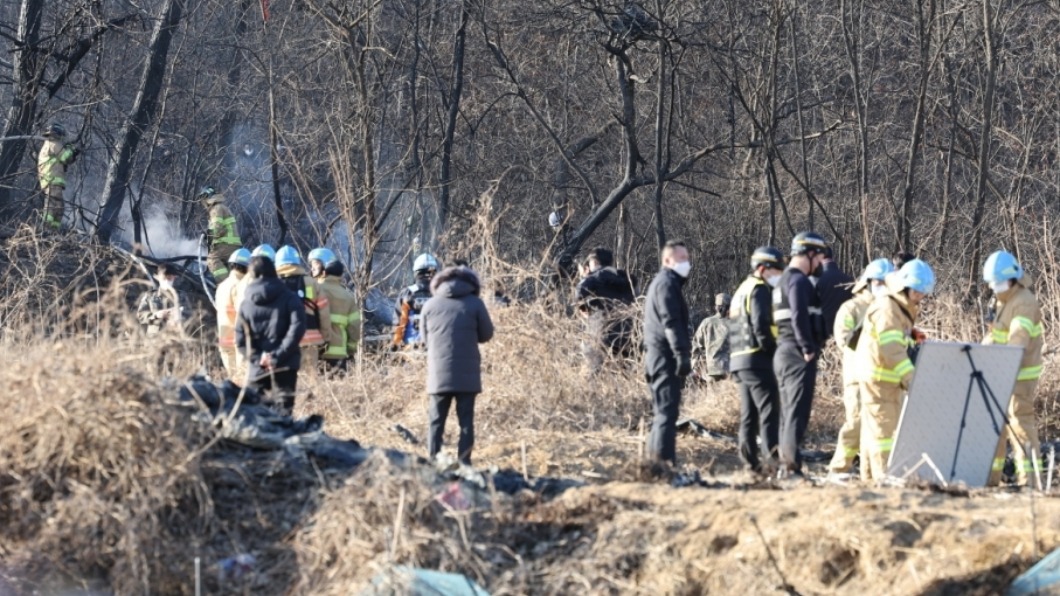 南韓F-5E飛官為躲避民宅放棄彈射　緊握操縱桿撞山亡
