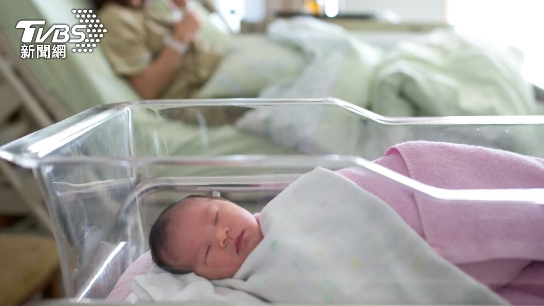 女子氣到將小孩直接送養。(示意圖,非當事人/shutterstock 達志影像)