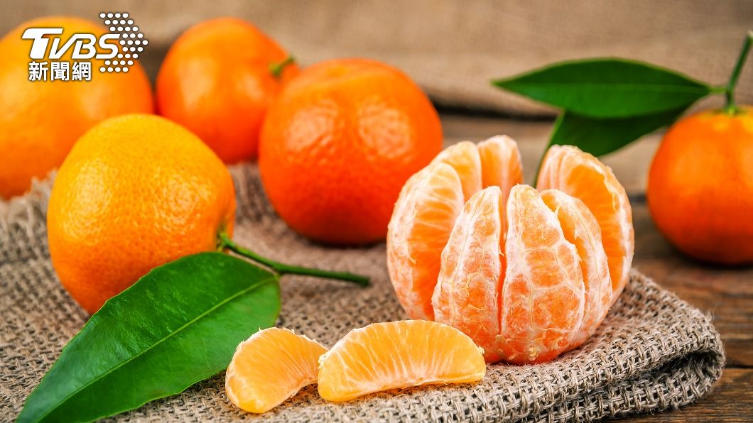 食用柑橘類水果容易增加尿意。(示意圖/shutterstock 達志影像)