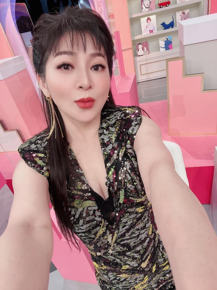 王彩華膚況與身材都保養得宜。（圖／翻攝自王彩樺臉書）