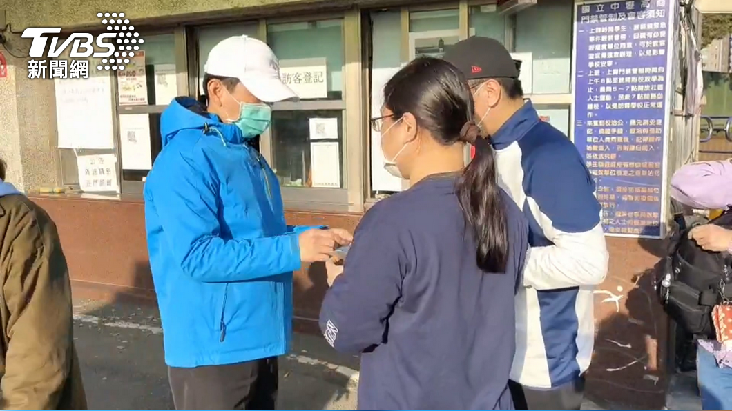 中壢高商全校師生進行擴大採檢。(圖/TVBS資料畫面)