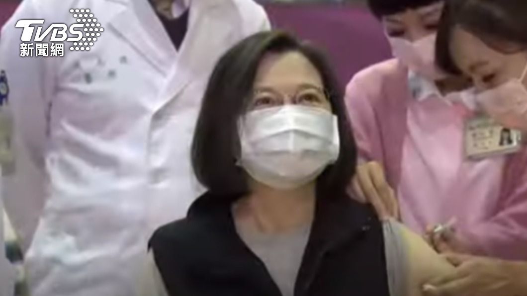 蔡英文接種第三劑高端疫苗。（圖／TVBS）