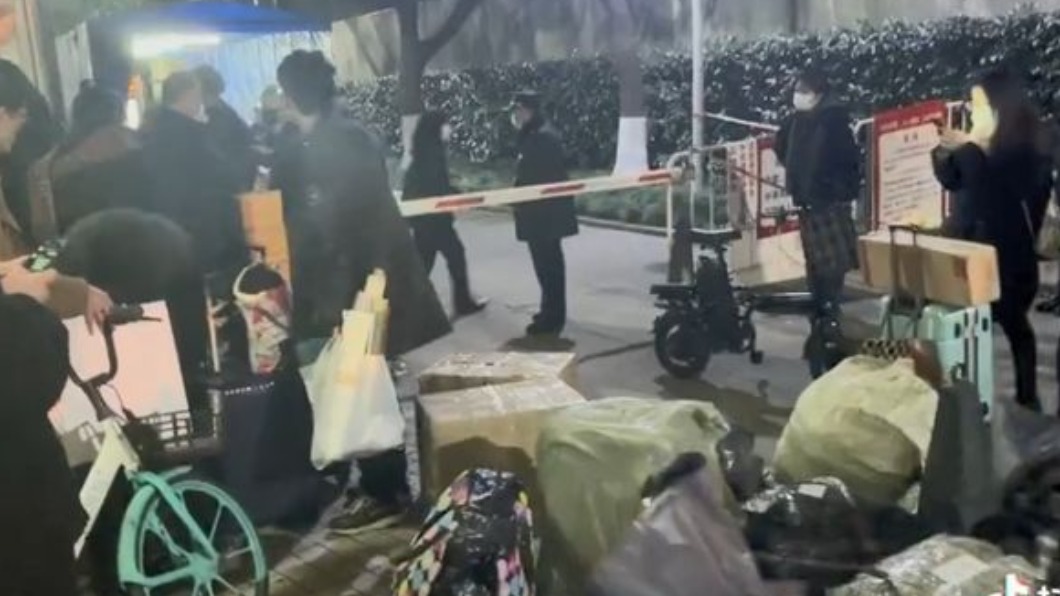 Omicron殺進上海 學校停課學生如喪屍逃亡