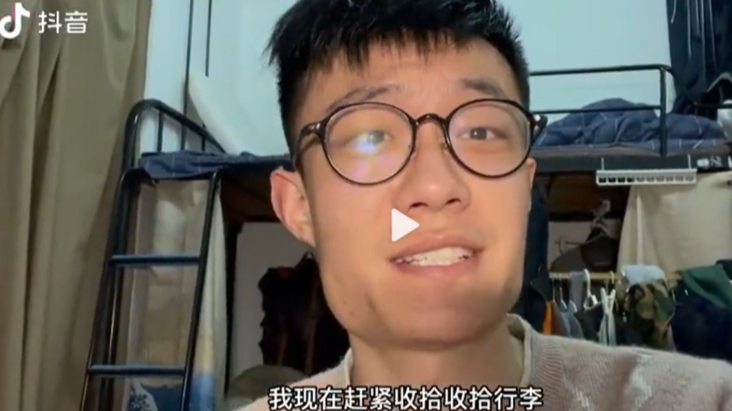 上海一名大學生拍影片分享逃亡過程。(圖/翻攝自倾听指尖微博)