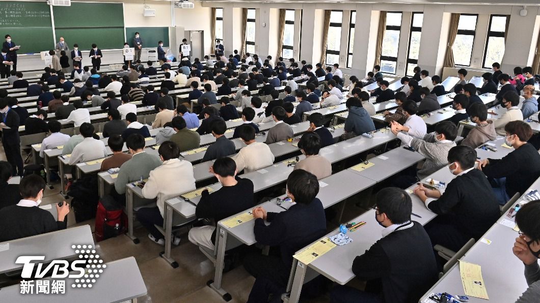 考生擔心考試遲到,就算遭到騷擾也不會報警,成為有心人士下手的目標。(圖/達志影像美聯社)