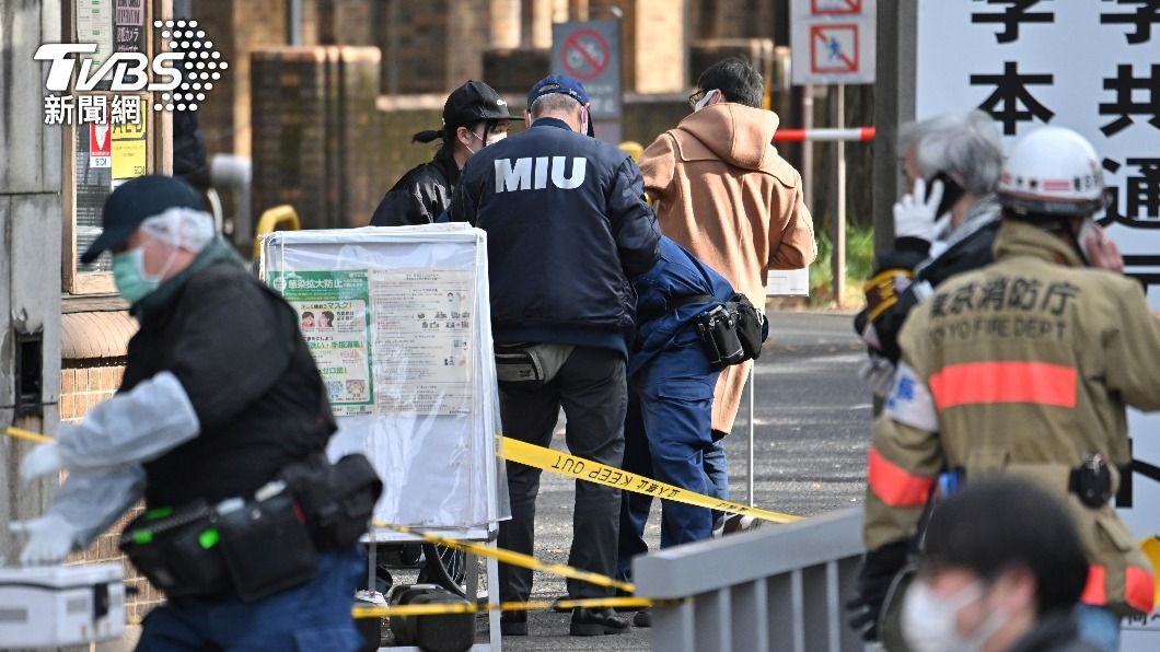 警方在現場拉起層層封鎖線。（圖／達志影像美聯社）