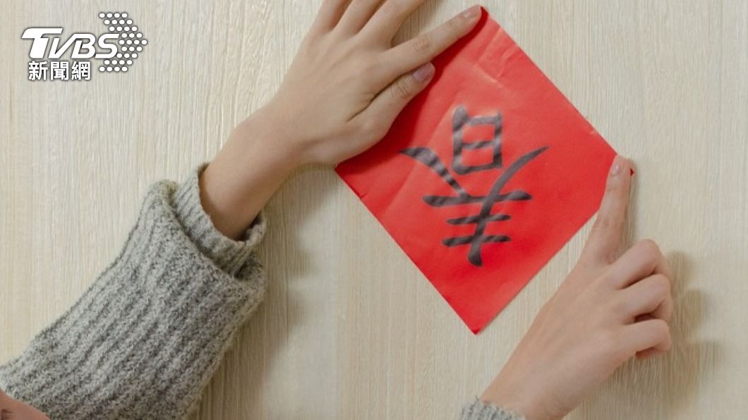 大門口不可以把財倒過來貼。(示意圖/shutterstock達志影像)