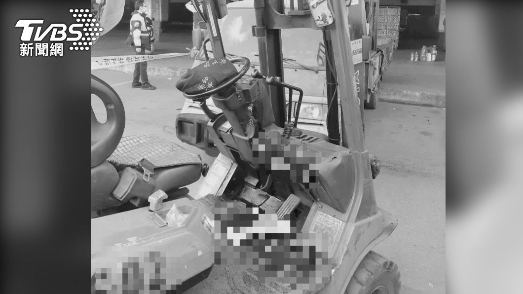 維修工人頭部遭捲入當場死亡。（圖／TVBS）