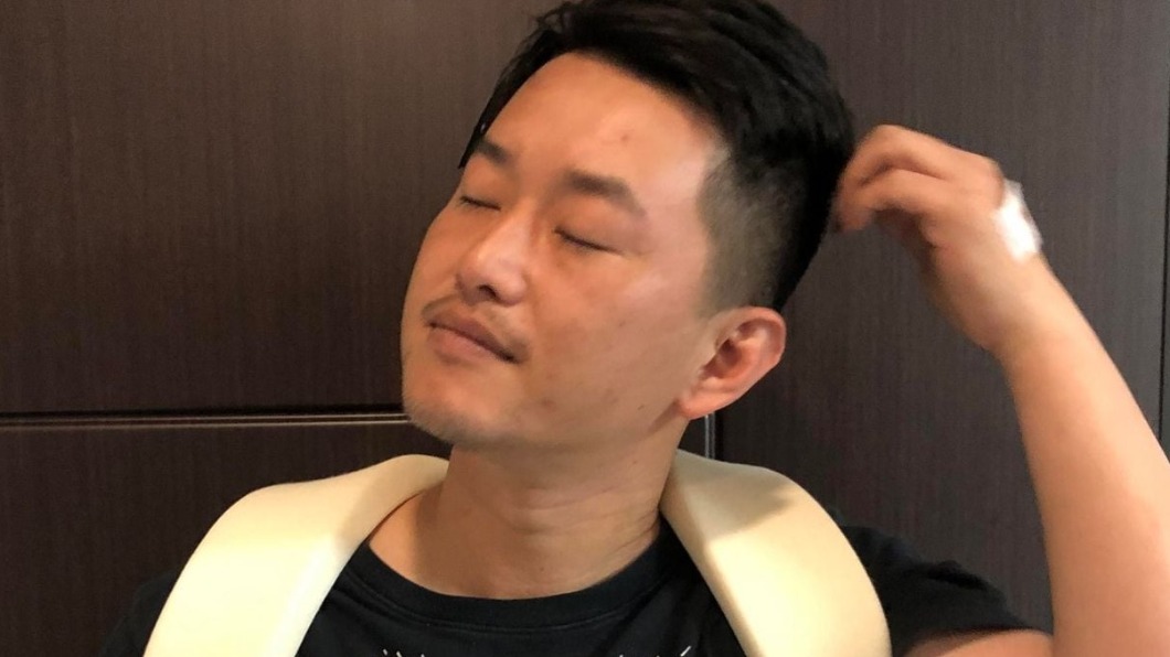陳柏惟出院照曝光　閉眼抓頭稱「全身都是洞」