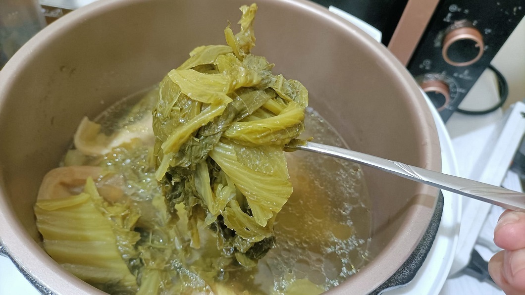 長年菜是必備的過年菜色之一。(圖/翻攝自廚藝公社)