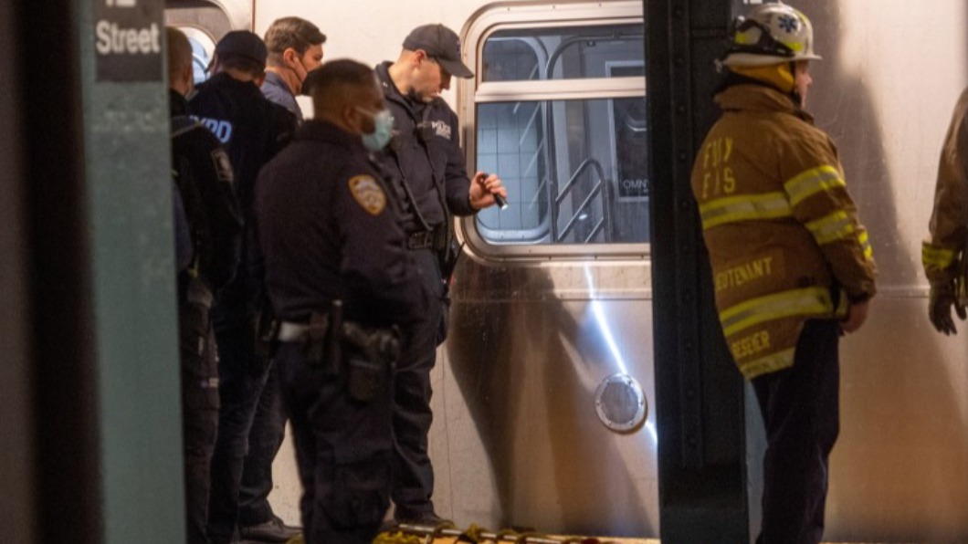 紐約亞裔婦女遭遊民推下月台!當場被進站列車撞上慘死