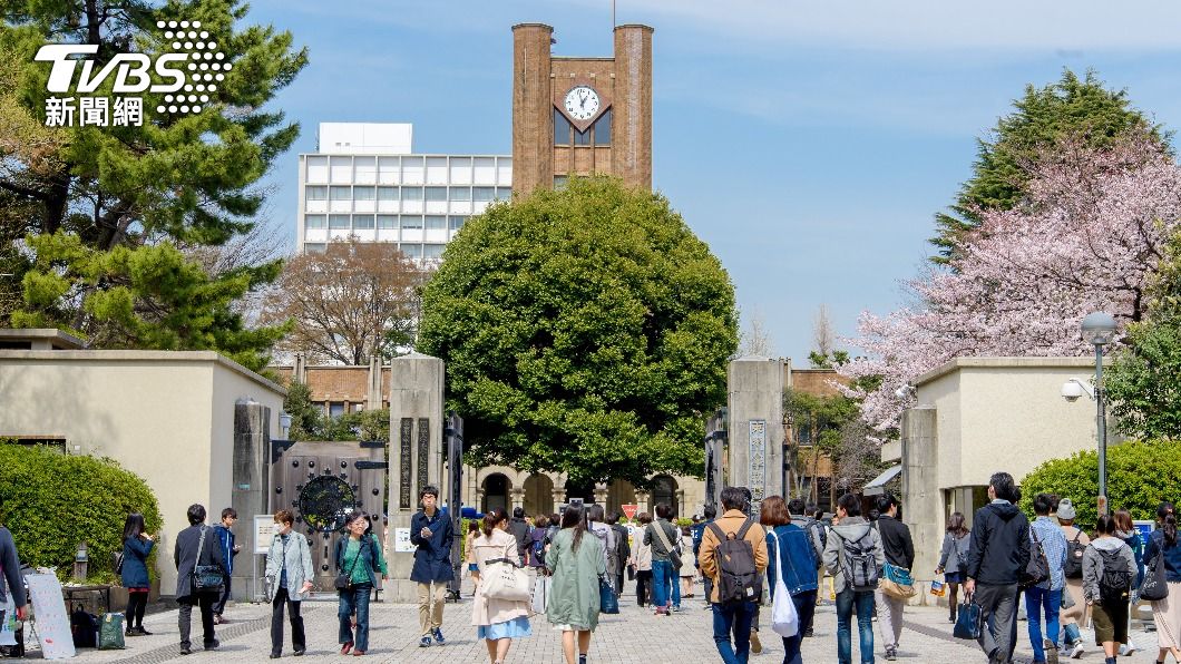 少年透露本來想考東大,因成績下滑失去自信。(示意圖/shutterstock 達志影像)