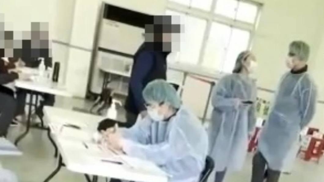 吳男飆問工作人員是哪一間醫院的。(圖/翻攝黑色豪門企業)