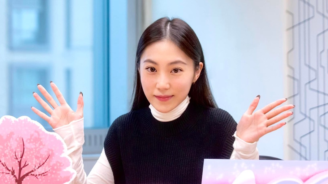 蔡畹鎣暫不請辭副發言人職務,仍在評估參選。(圖/翻攝蔡畹鎣臉書)