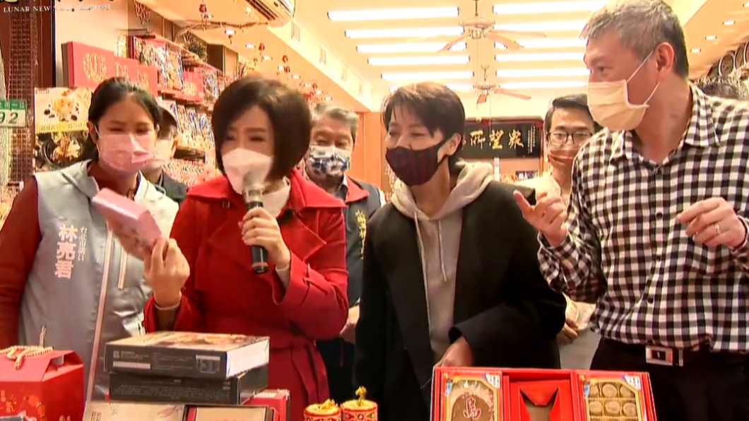黃珊珊今與于美人一同在臉書直播,宣傳台北年貨大街。(圖/翻攝于美人臉書)