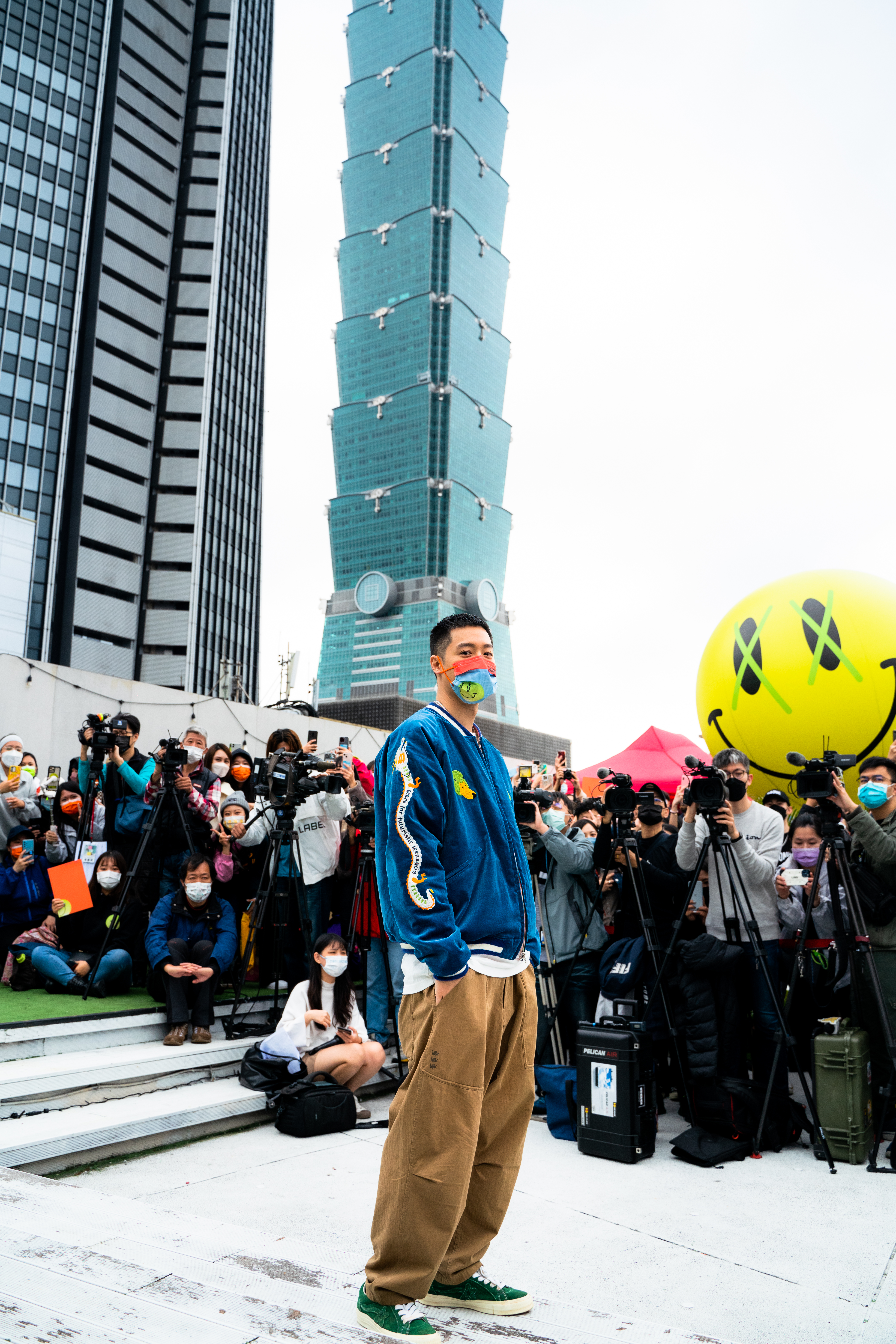 周湯豪在專輯中身兼歌手、導演及設計師身分。(圖/環球提供)