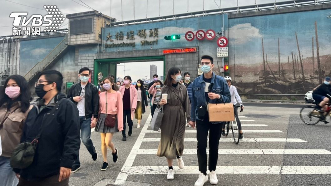 過年不妨去大稻埕碼頭走走、拍拍照。(圖/TVBS)