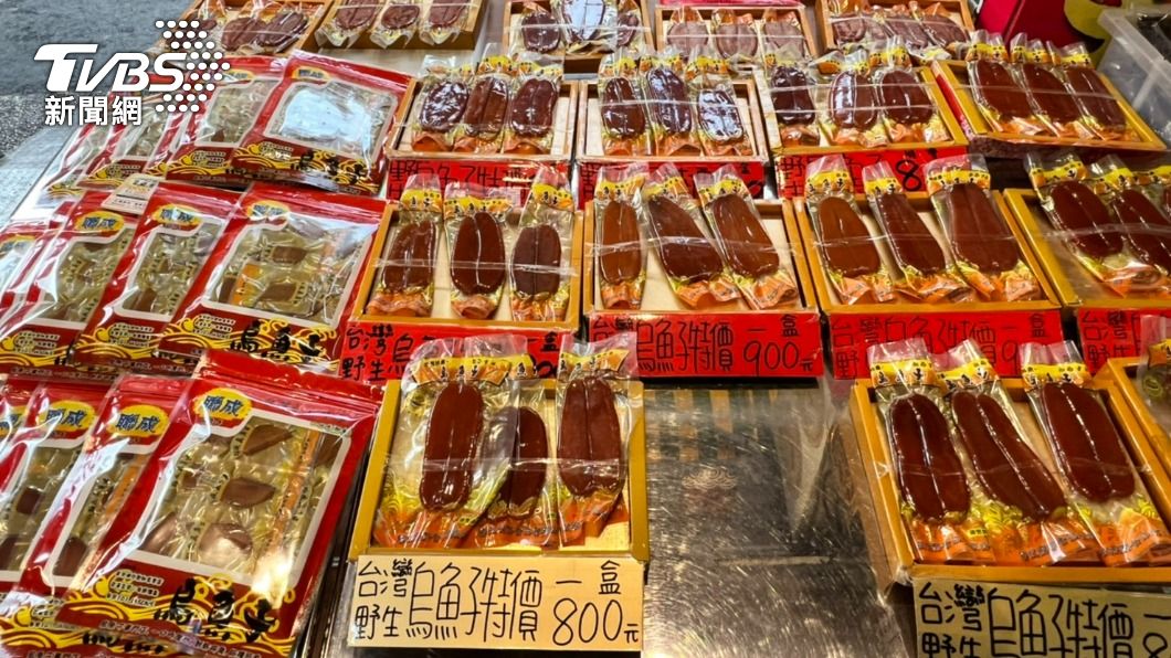 大稻埕賣許多年貨。(圖/TVBS)