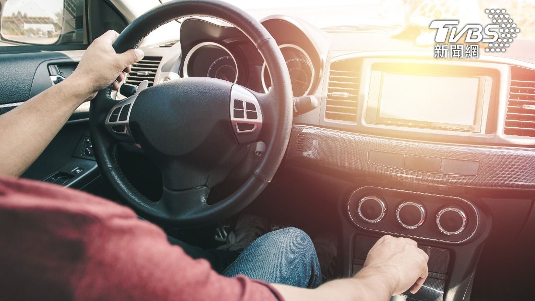 駕駛們點名副駕最惱人行為是打擾開車。（示意圖／shutterstock達志影像）
