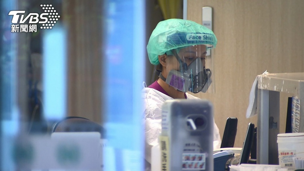 亞東醫院非專責病房護理師突然確診。(圖/TVBS資料畫面、非當事人)