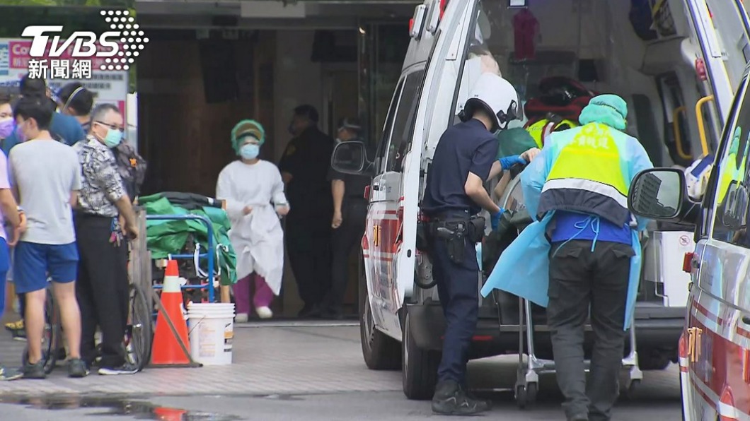 亞東醫院先前曾有醫護確診。(圖/TVBS資料畫面)