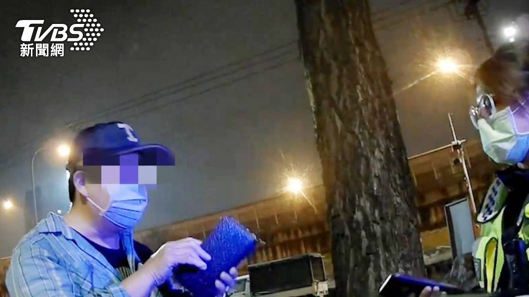 黃男日前深夜不小心走上國道,遭警方開罰。(圖/警方提供)